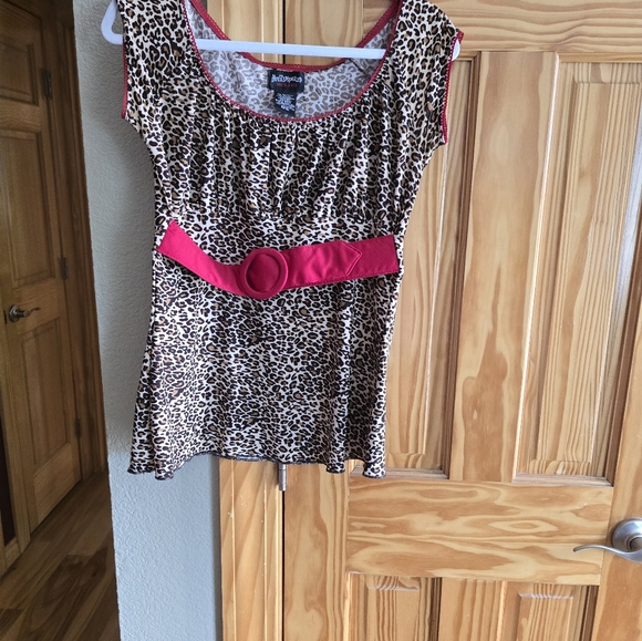 Super cute leopard print top - Picture 1 of 3